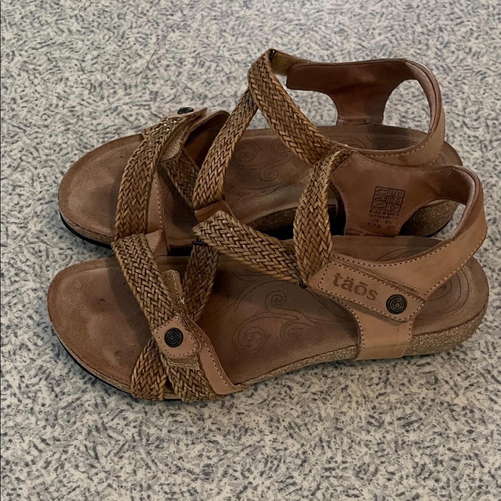 Taos Footwear Women's Brown Strappy Sandals
